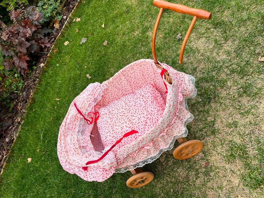 Antieke poppenwagen (opknapper), Ophalen