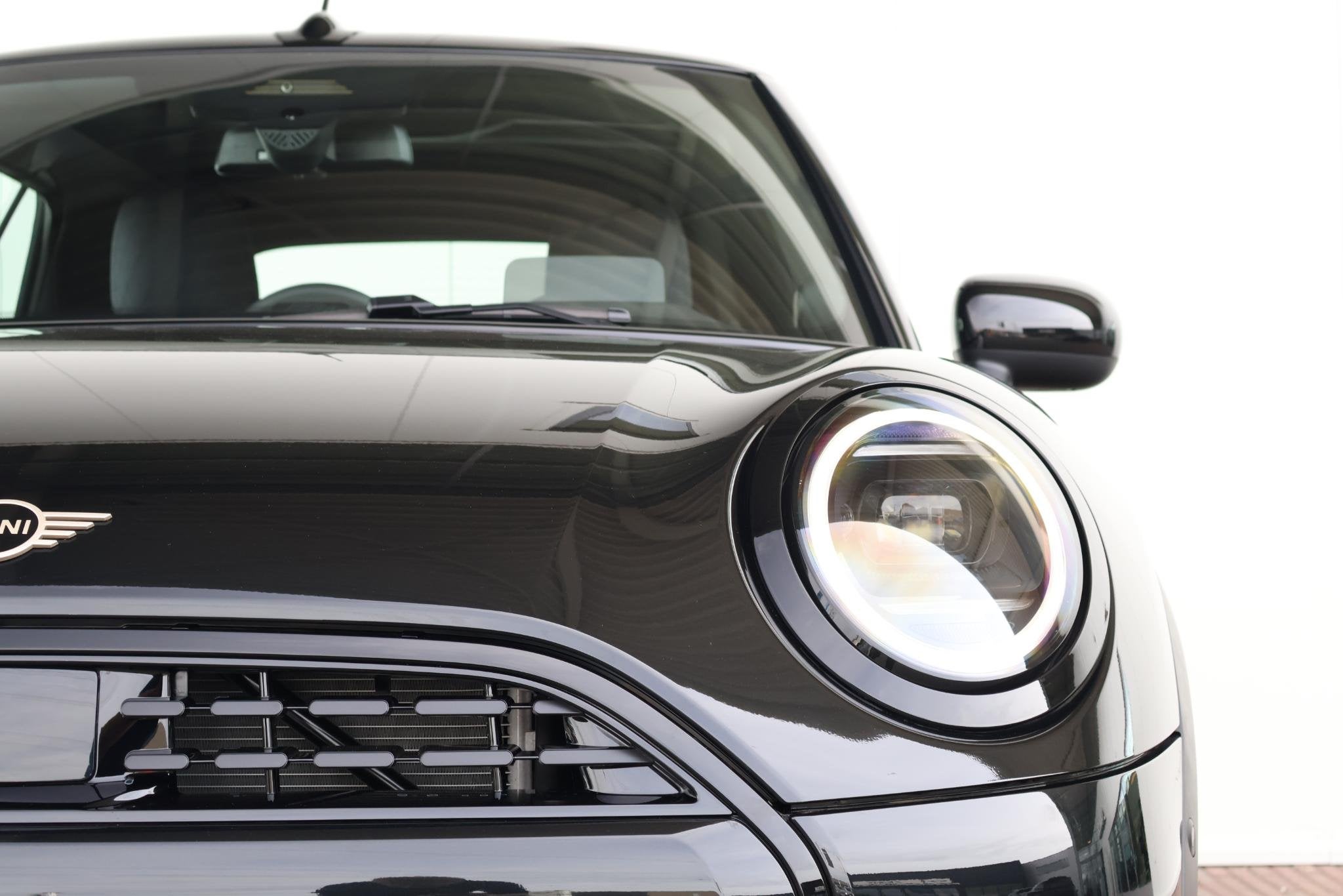 MINI Cabrio Cooper C Classic Trim | Pakket M, 1998 cc, 15 km/l, Cabriolet, 4 stoelen
