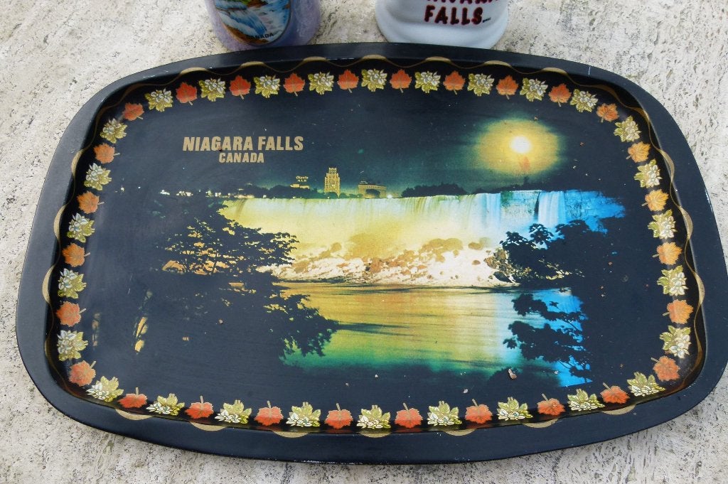 Niagara Falls Dienblad met Mok + Vrolijke Kreukel Mok, Huis en Inrichting, Overige merken, Zo goed als nieuw, Overige stijlen