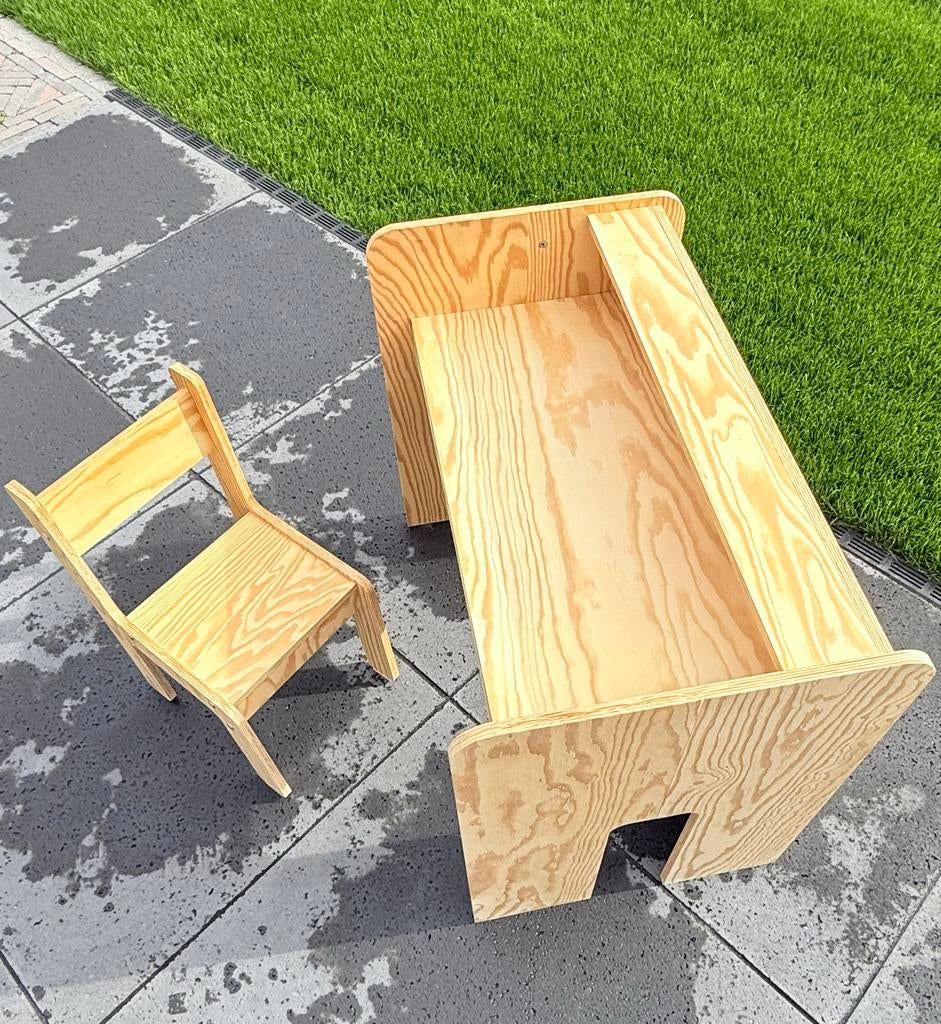 2x Kinderbureau + stoel (Petit Puk Marley) Montessori-stijl, Ophalen, Zo goed als nieuw, Tafel(s) en Stoel(en)