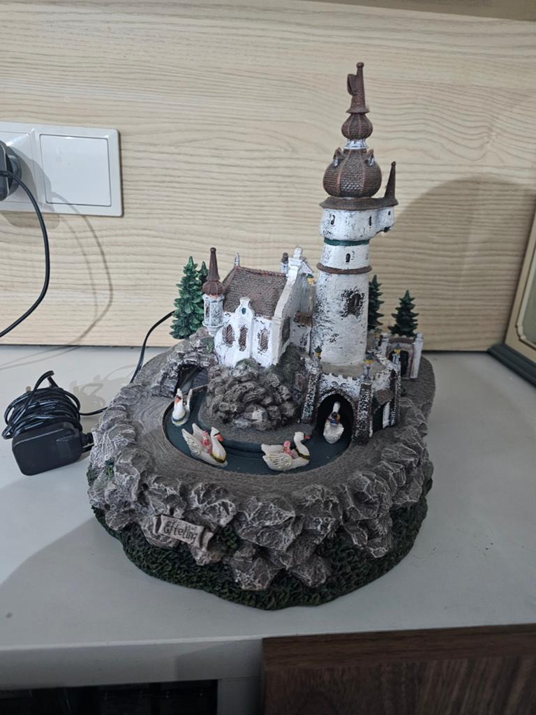 Efteling Luville Zes zwanen, Ophalen of Verzenden, Beeldje of Poppetje
