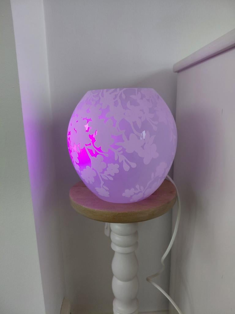 Ikea knubbig lamp incl led kleurenlamp afstandsbediening, Led-lamp, Minder dan 30 watt, Zo goed als nieuw, E27 (groot)