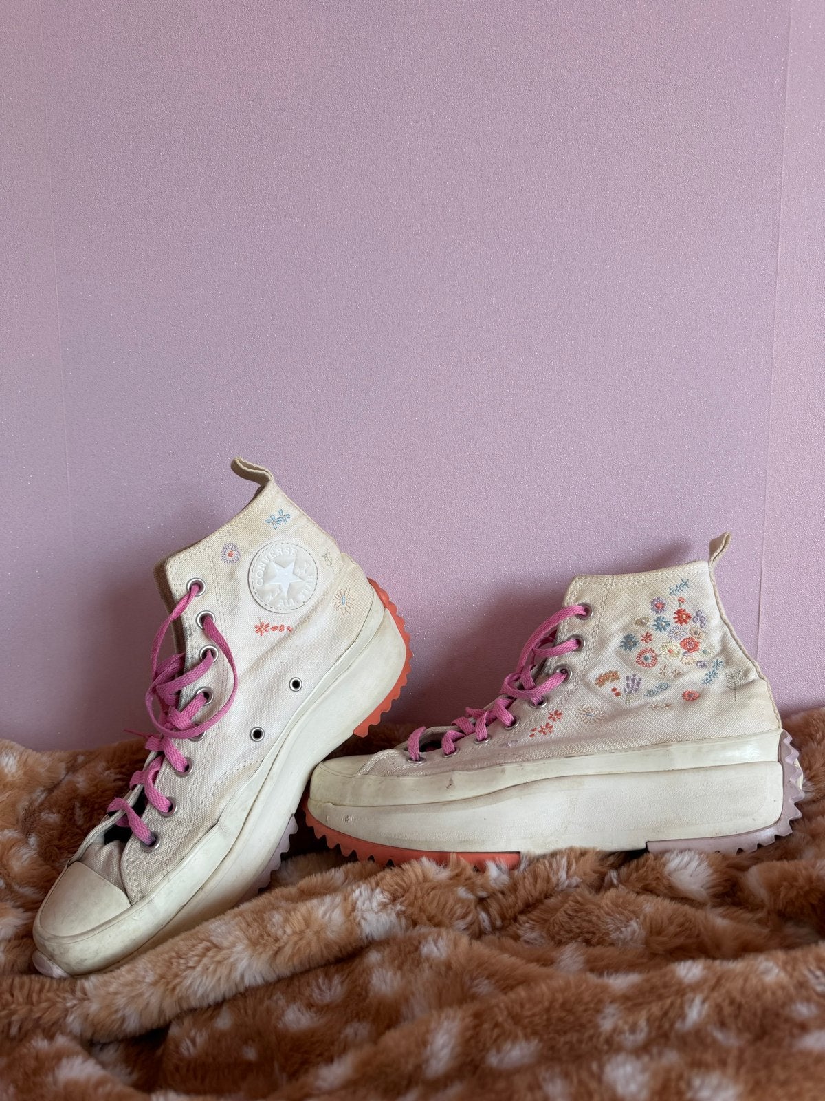 Converse Run Star Hike Platform High 'Embroidered Floral', Beige, Ophalen of Verzenden, Sneakers of Gympen, Gedragen