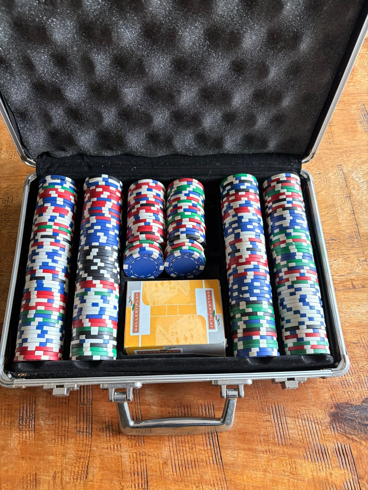 Pokerset 300 - delig in aluminium koffer, Hobby en Vrije tijd, Een of twee spelers, Ophalen of Verzenden, Zo goed als nieuw