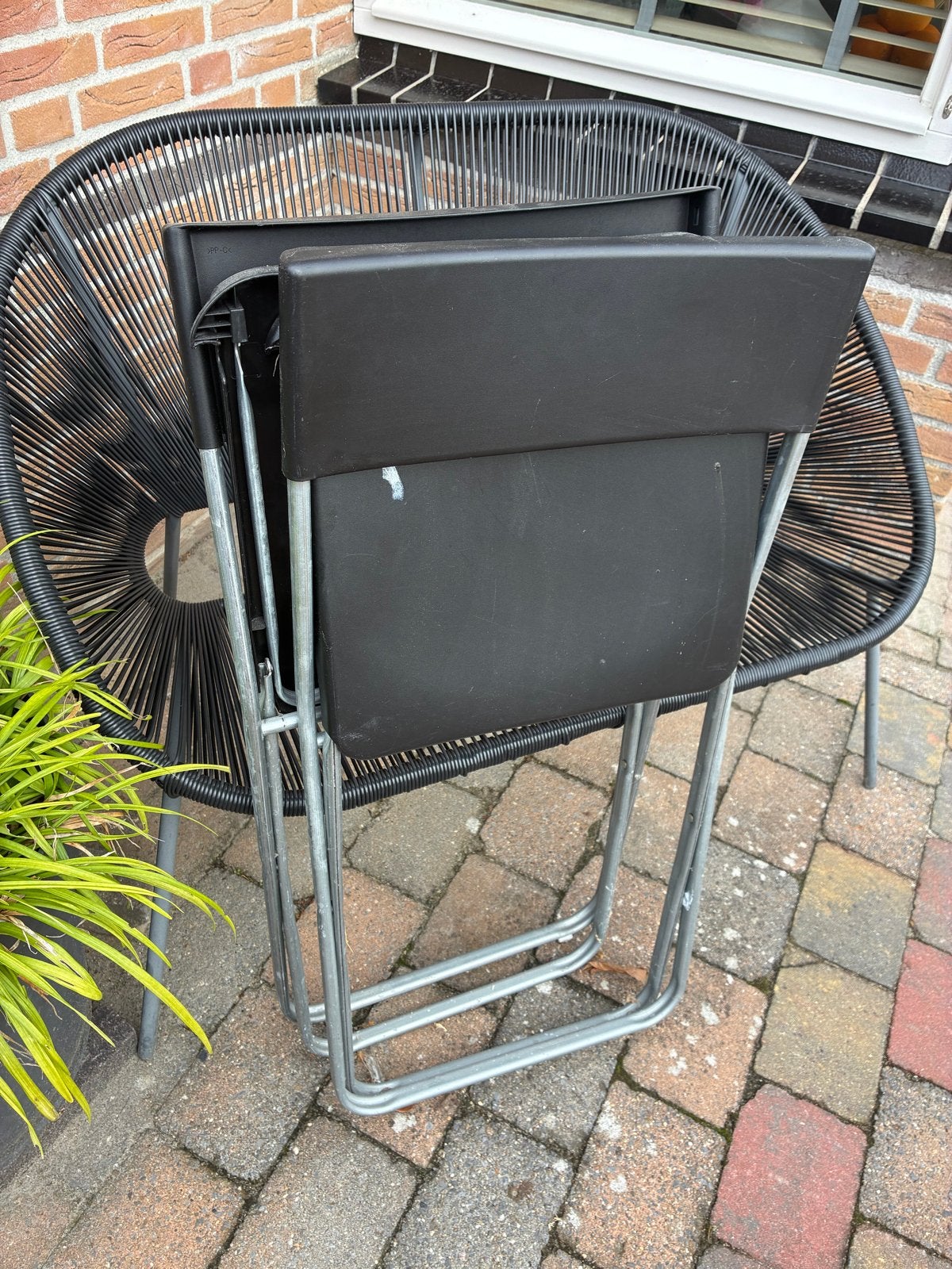 2x Gebruikte zwarte klapstoelen - gratis af te halen, Huis en Inrichting, Ophalen, Kunststof, Gebruikt, Twee