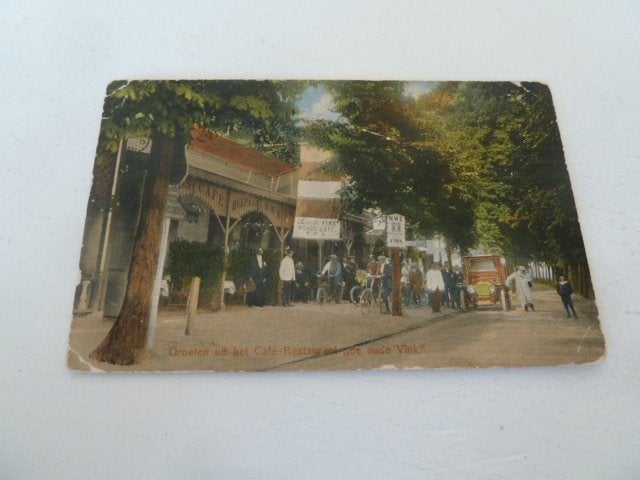 Leiden 1916 Café Restaurant de oude Vink met volk en auto, Ophalen of Verzenden, Voor 1920, Gelopen, Zuid-Holland