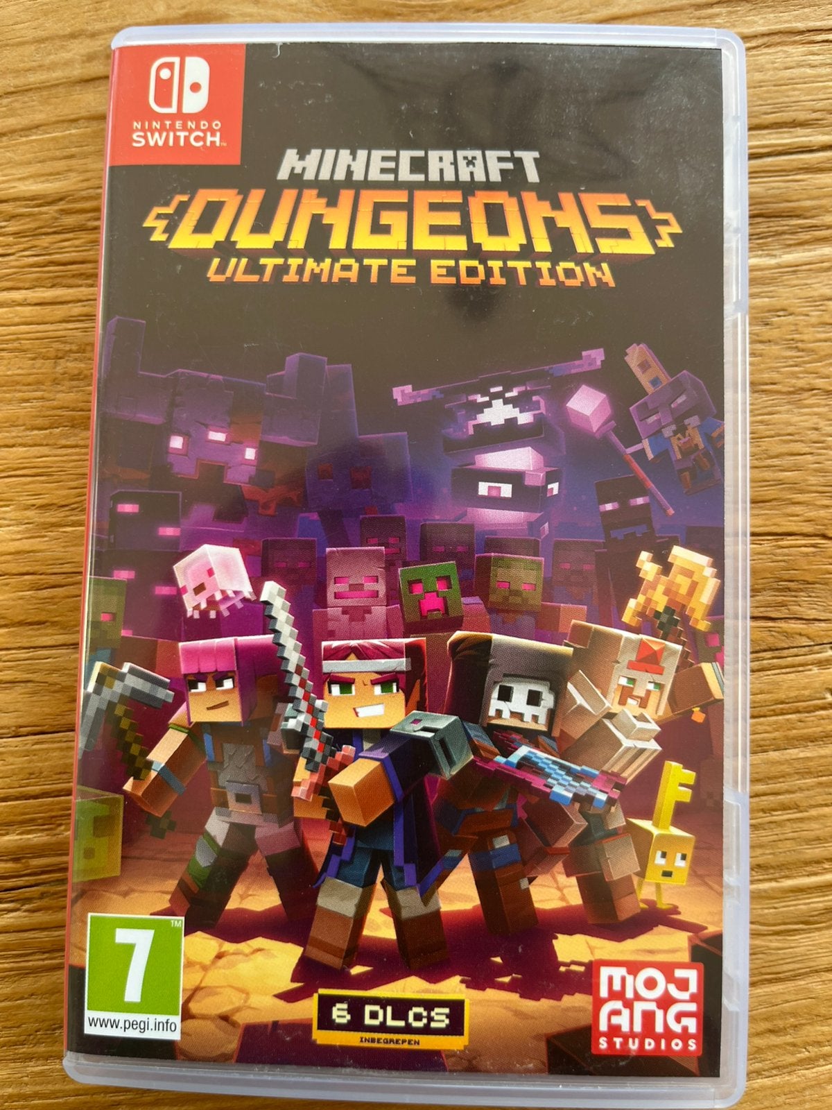 Nintendo switch minecraft dungeons ultimate edition, 3 spelers of meer, Ophalen of Verzenden, Zo goed als nieuw, Vanaf 7 jaar