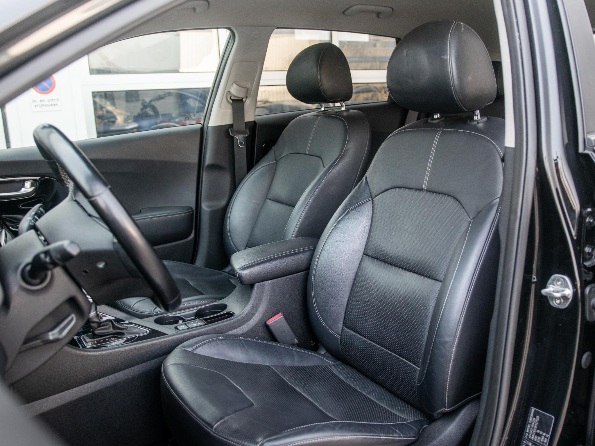 Foto 11 van Kia Niro 1.6 GDi Hybrid ExecutiveLine l lederen bekleding l