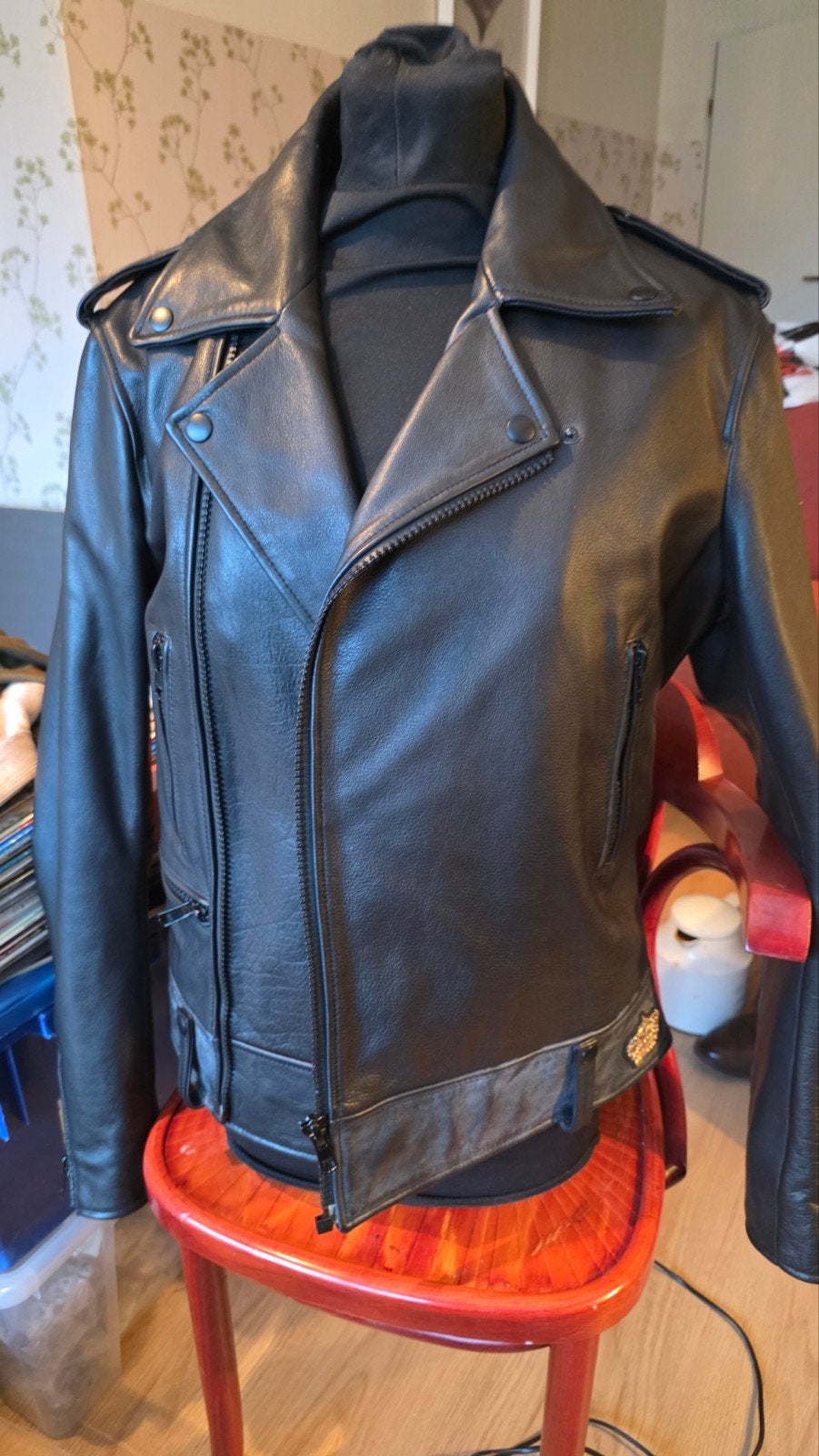 Stoer Zwart Leren Bikerjack met Kroonpatch, Zwart, Nieuw, Overige maten, Arma