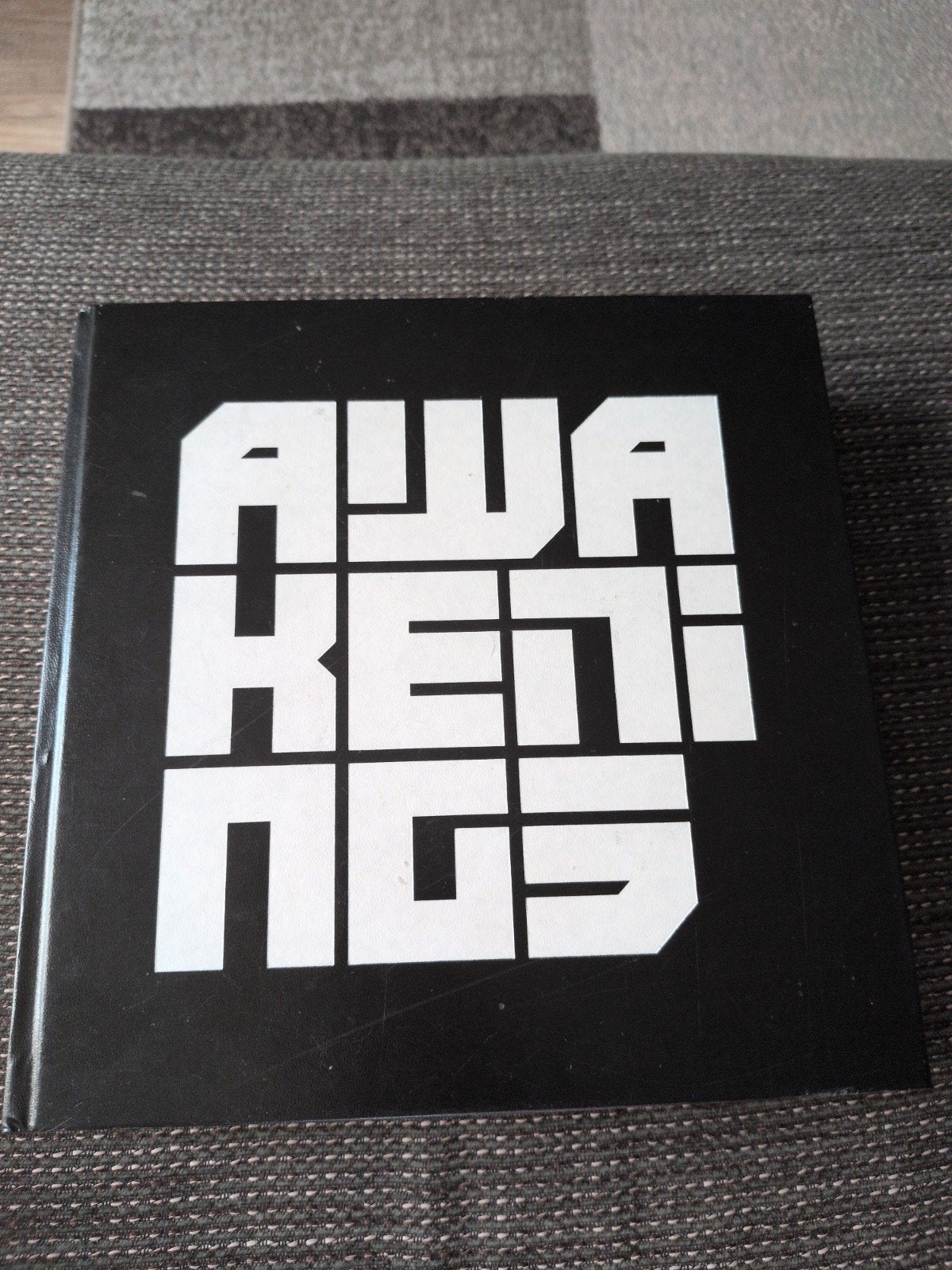 Awakenings 20 Years of Techno - Boek, Ophalen of Verzenden, Zo goed als nieuw, Diverse artiesten en de Awakenings crew, Nederland
