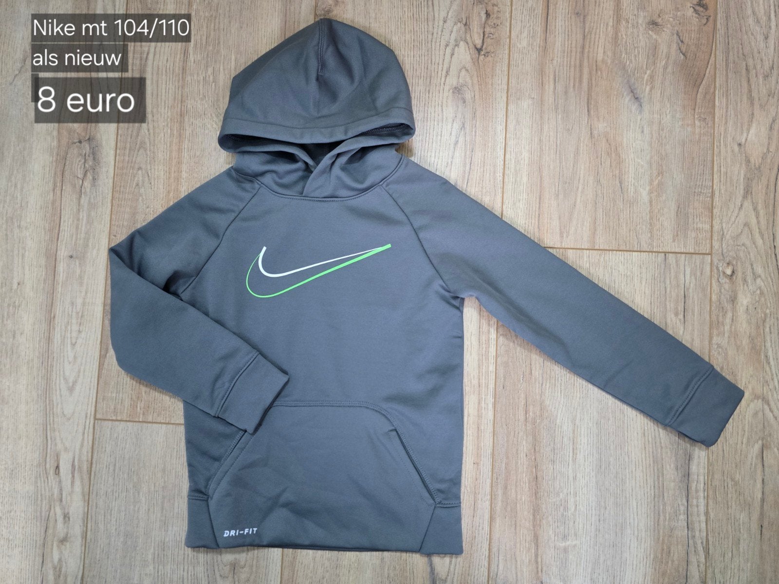 Nike vest met capuchon maat 104/110, Kinderen en Baby's, Kinderkleding | Maat 104, Ophalen, Trui of Vest, Zo goed als nieuw, Nike
