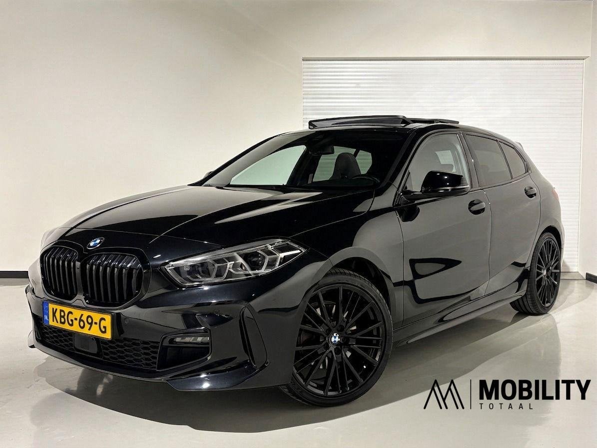 BMW 1-serie 118i M Sport |PANODAK|KUIPSTOELEN|H&K|19''|ACC|H, Gebruikt, 4 cilinders, Zwart, Bedrijf