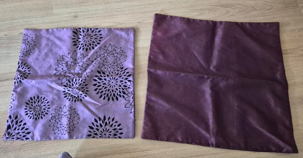 Set van 2 paarse kussenslopen - 40x40 en 50x50 cm, Ophalen of Verzenden, Gebruikt, Paars, Vierkant