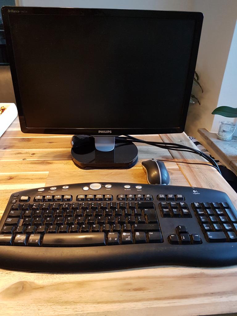 Philips 19 inch monitor met Logitech toetsenbord en muis, Ophalen, Gebruikt, 60 Hz of minder, VGA