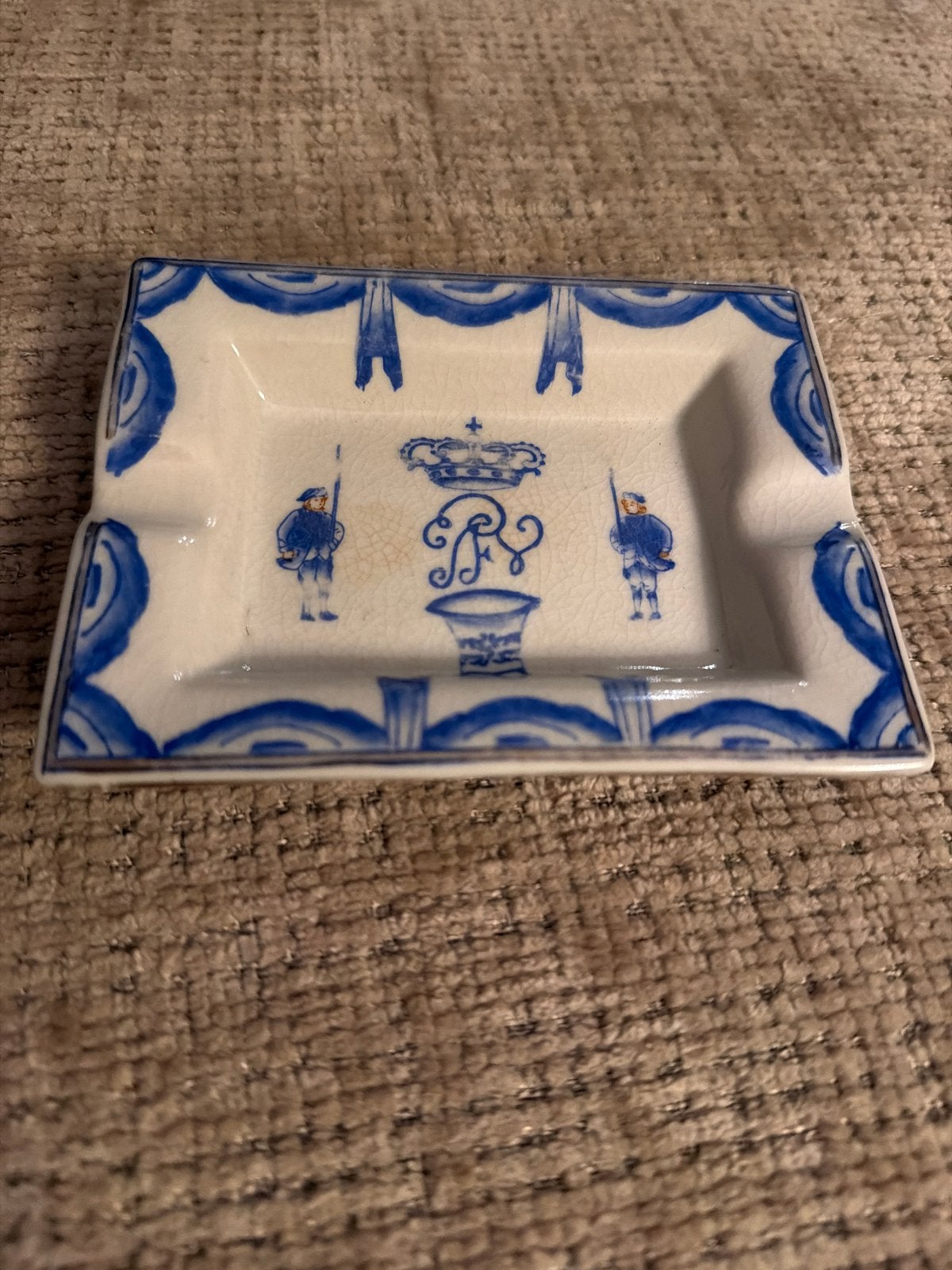 Delfts Blauw Asbakje met Koninklijk Monogram, Ophalen of Verzenden