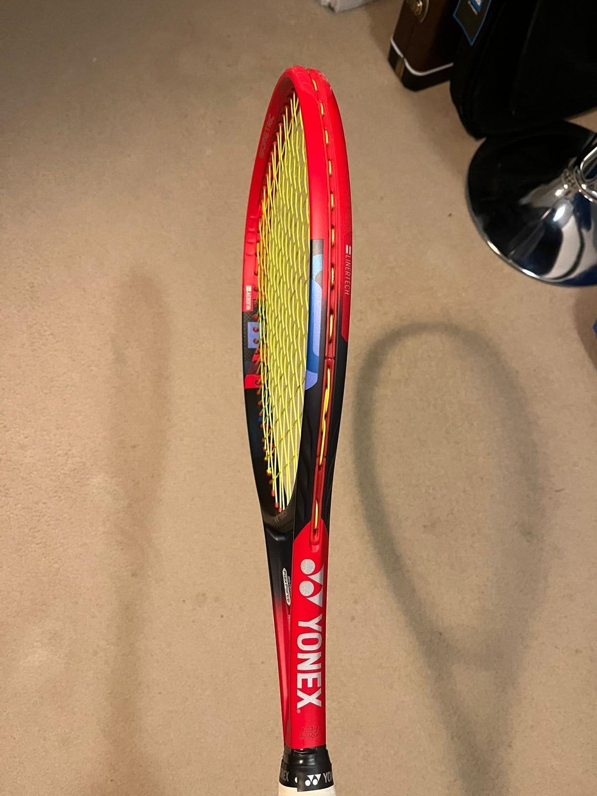 2x Yonex Vcore 100 L4 2024 Tennisrackets - Nette staat, Ophalen of Verzenden, Zo goed als nieuw, Racket, L4