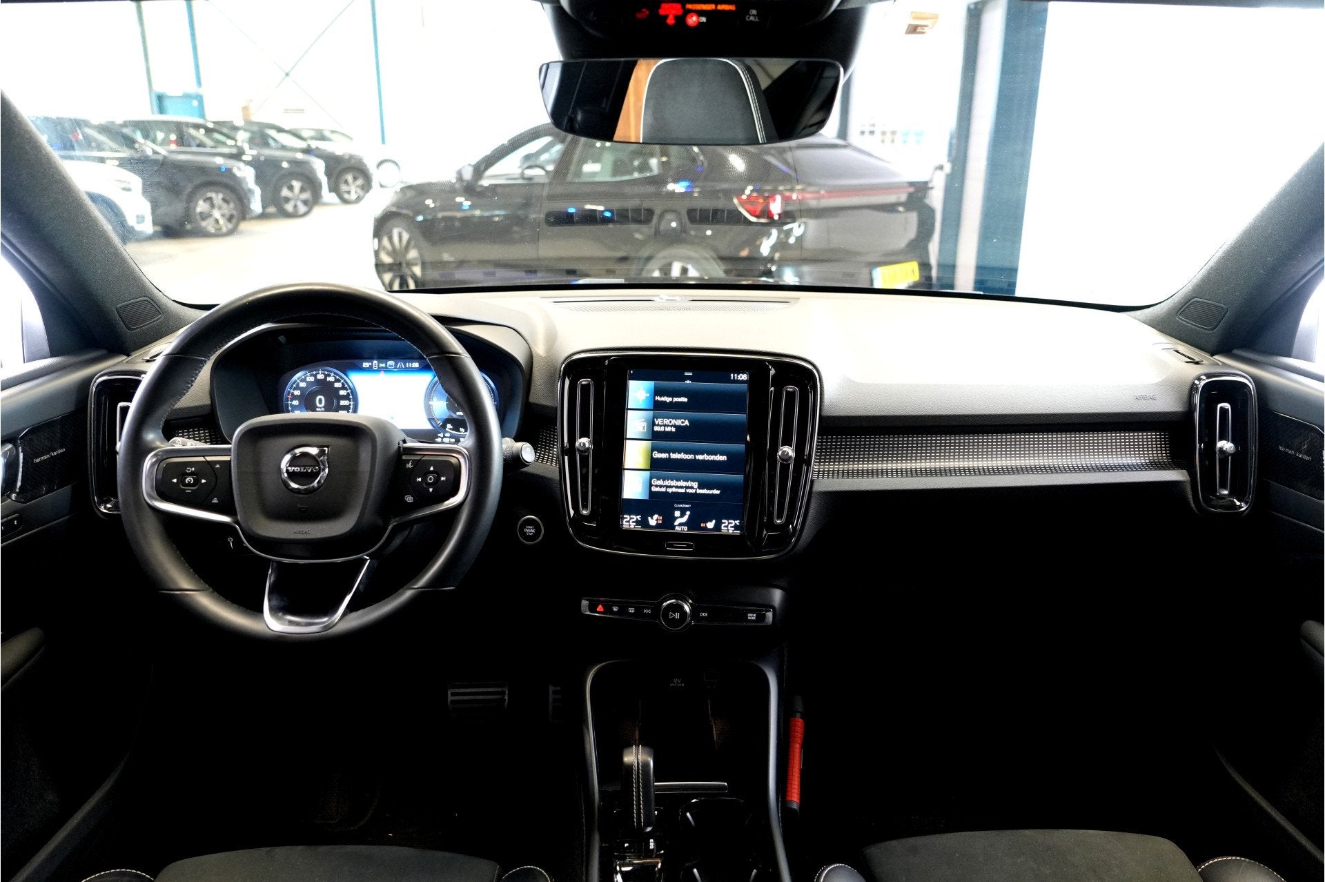 Volvo XC40 1.5 T4 155kW/211pk DCT7 Recharge R-Design PANORAM, Auto's, Dealer onderhouden, Met garantie (alle), Zwart, Plug-in hybride
