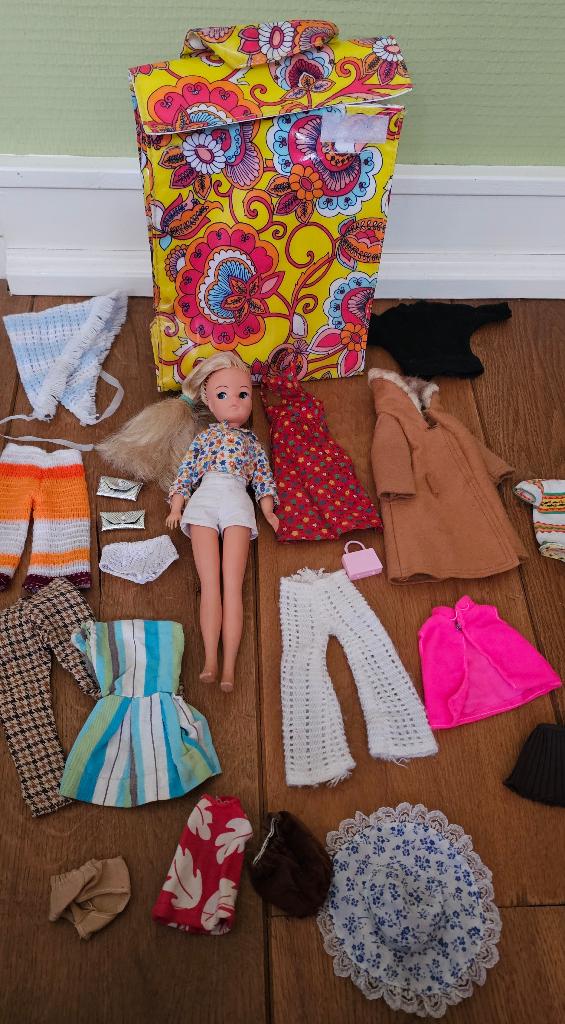 Cindy barbie/ mattel jas/ kleding- vintage, Ophalen, Gebruikt, Kleertjes