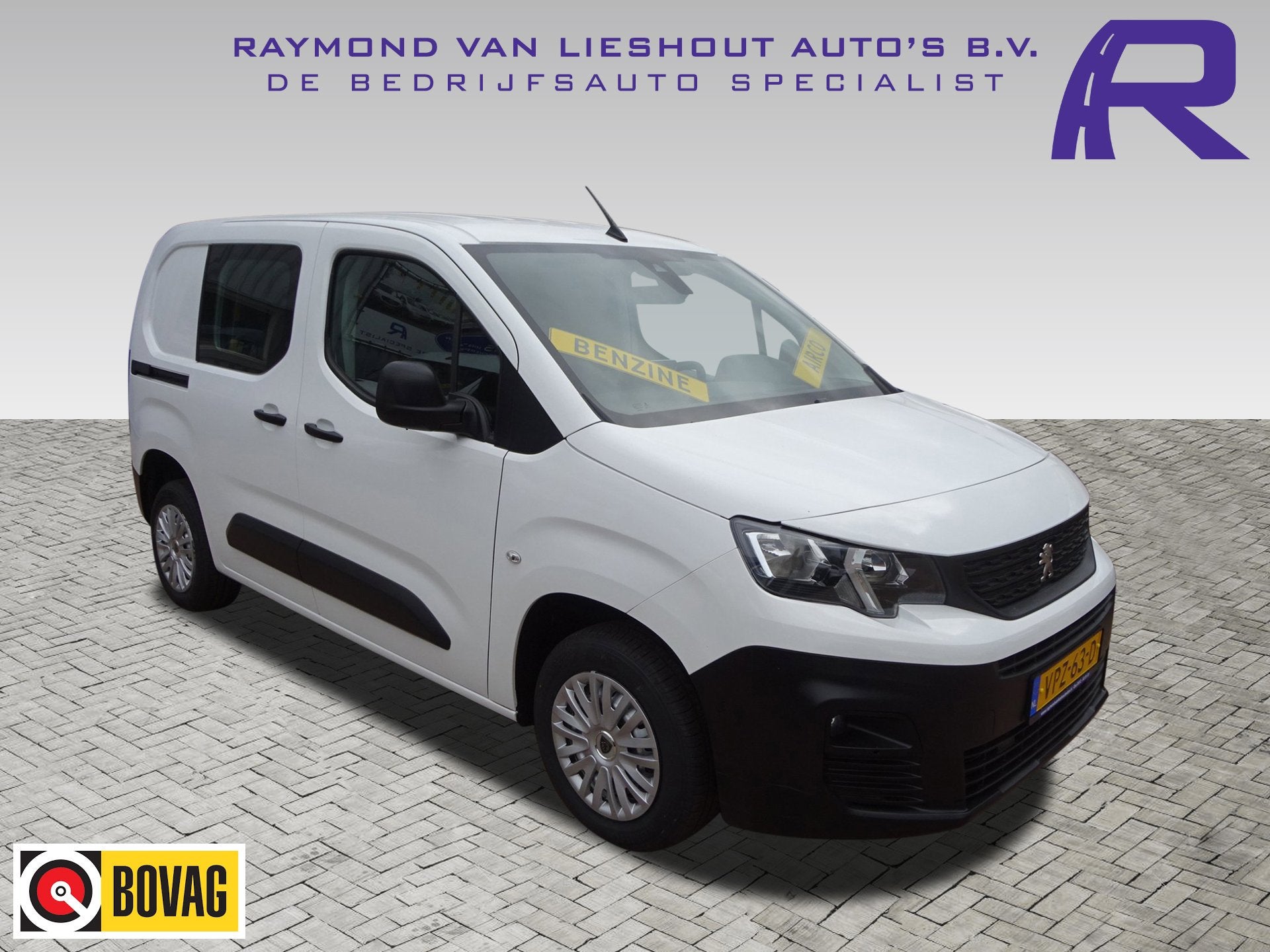 Peugeot Partner 1.2 PureTech Pro BENZINE AIRCO NAVI CRUISE C, Auto's, Voorwielaandrijving, Gebruikt, 1199 cc, Wit
