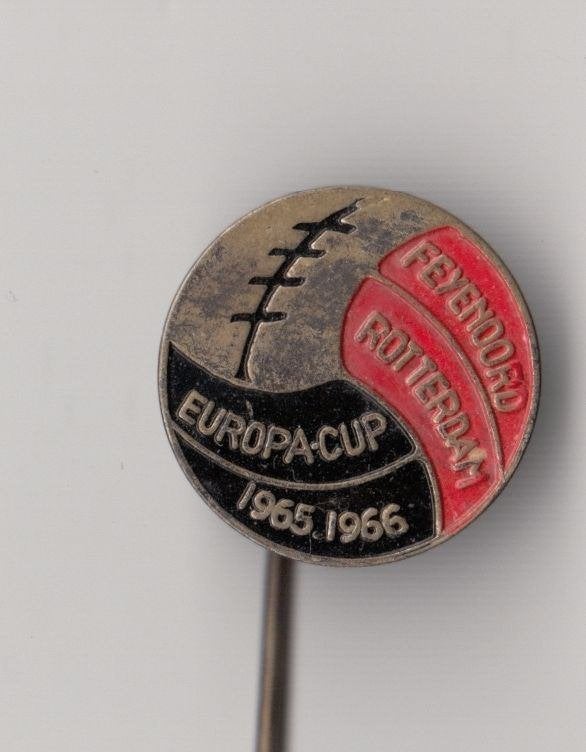 Voetbal Feyenoord Rotterdam Europacup Real Madrid speldje, Verzamelen, Speldjes, Pins en Buttons, Gebruikt, Niet vindbaar, Niet vindbaar