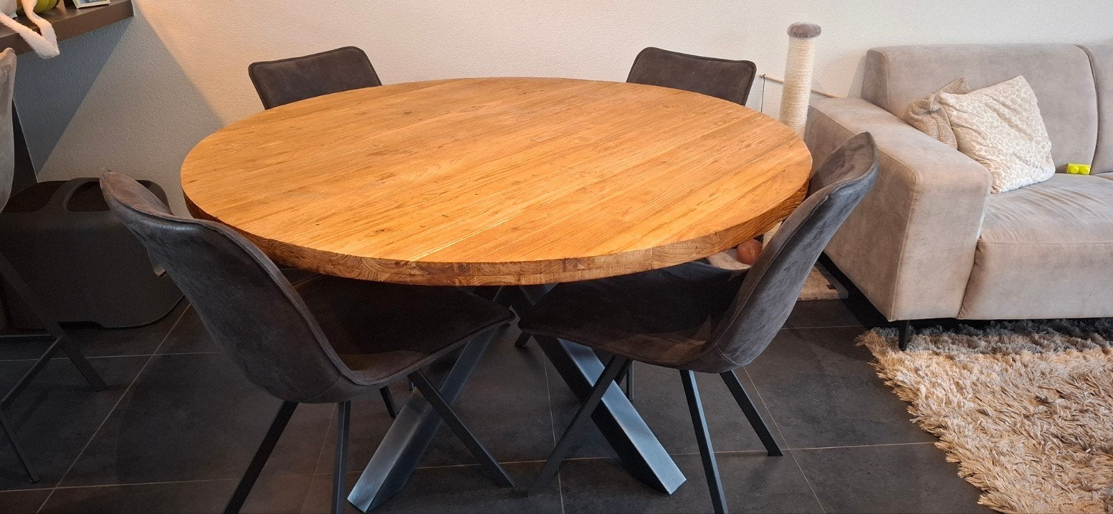Foto 2 van Romaro eettafel van Pronto wonen ø140 teak mix rough met kru