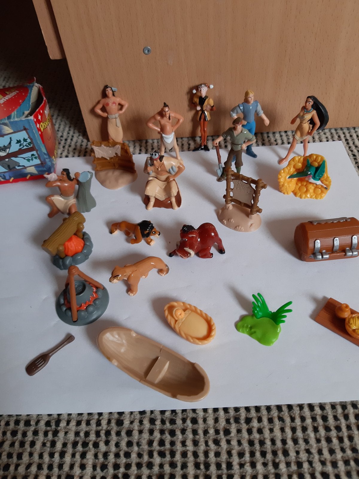 Veel Pocahontas figuren van Nestle met doosje, Ophalen of Verzenden, Zo goed als nieuw