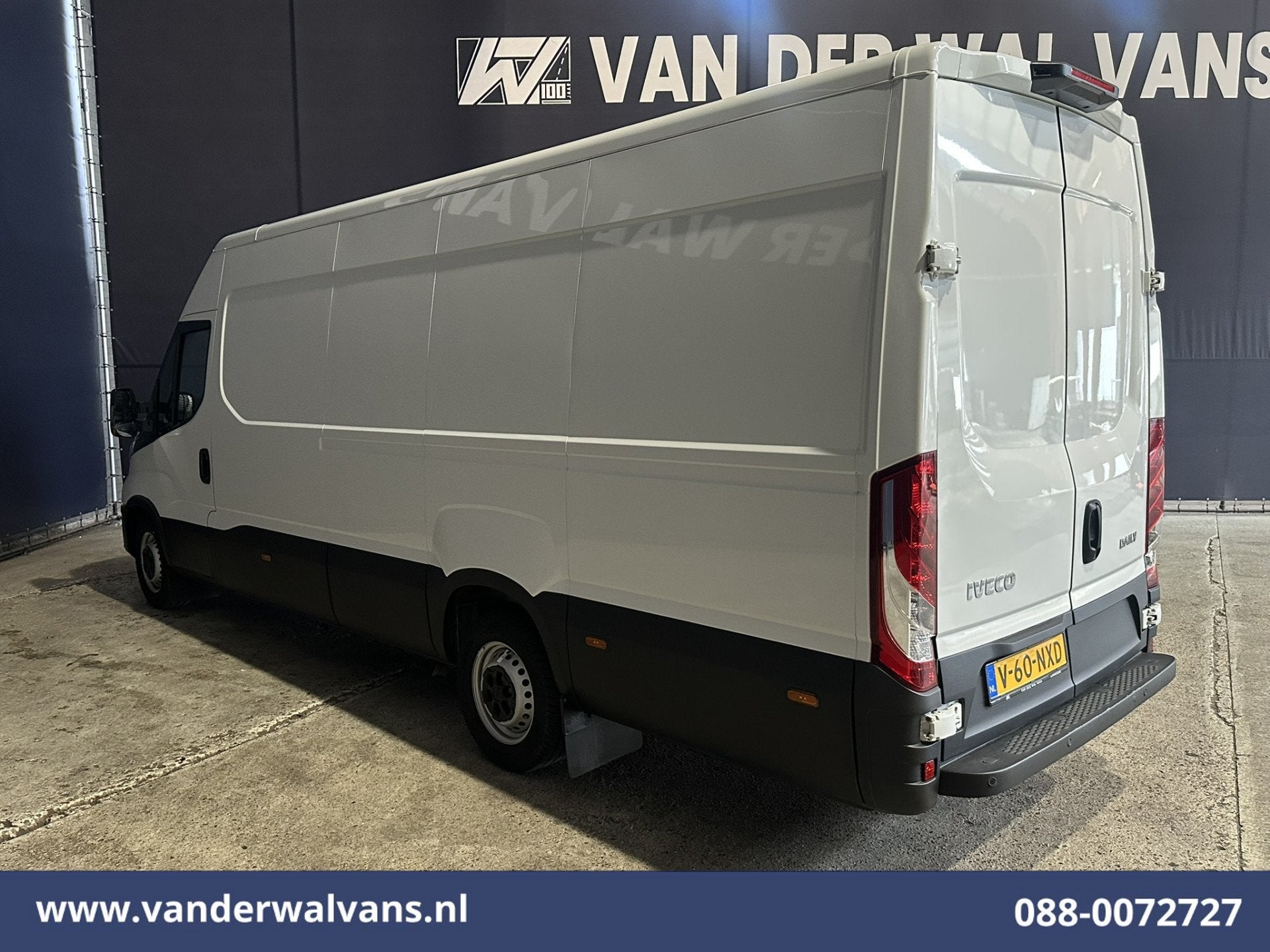 Iveco Daily 35S16 157pk L3H2 Euro6 Airco | 3500kg trekvermog, Auto's, Dealer onderhouden, Gebruikt, Iveco, Wit