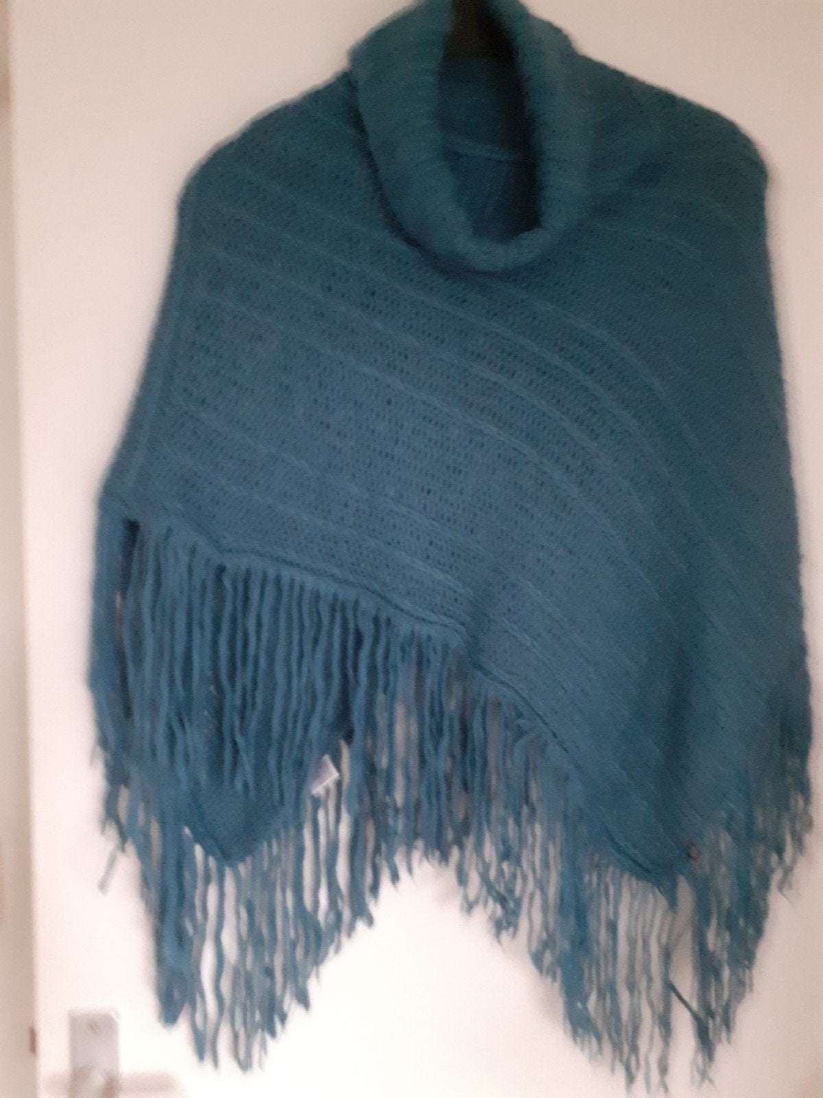 Mooie turquoise poncho met franjes, maat L, Misson, Maat 42/44 (L), Ophalen of Verzenden, Zo goed als nieuw