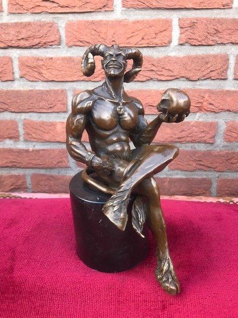 bijzonder bronzen beeld, grijnzende duivel met schedel, Ophalen of Verzenden, Brons