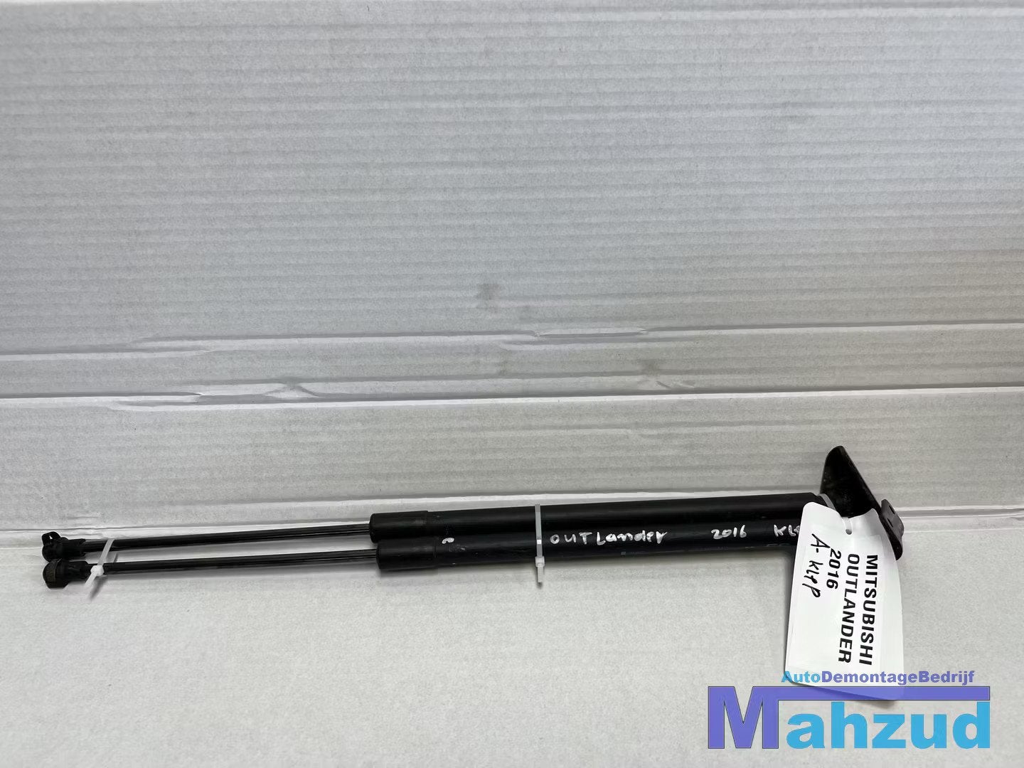 MITSUBISHI OUTLANDER PHEV gasveer Achterklep 2015+, Info@mitsubishi-motors.com, Gebruikt, Mitsubishi Motors Corporation, Ophalen of Verzenden