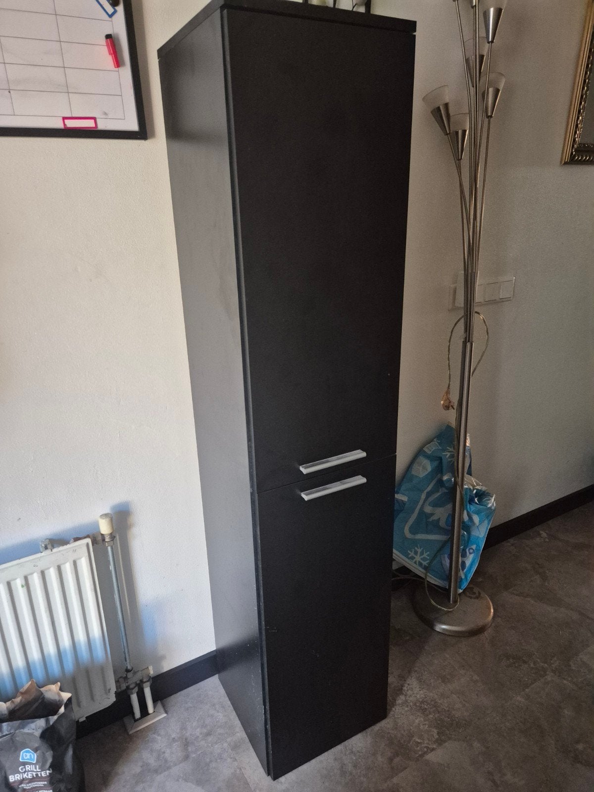 Zwarte smalle kast met planken en lade, Huis en Inrichting, Ophalen, Gebruikt
