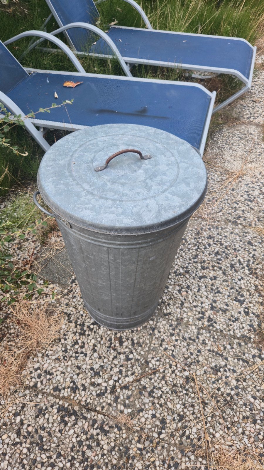 Zinken vuilnisbak met deksel, Ophalen, 50 – 75, Gebruikt, 40 liter of meer
