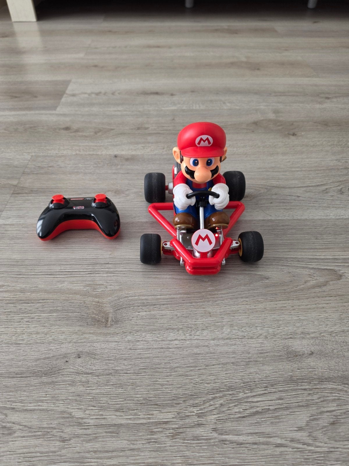 Mario Carrera RC raceauto met oplaadkabel, Elektro, Ophalen of Verzenden, Zo goed als nieuw, Auto onroad