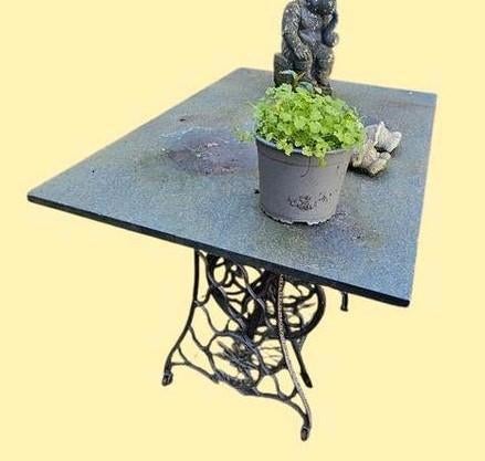 Vintage tuintafel met Singer onderstel, Ophalen