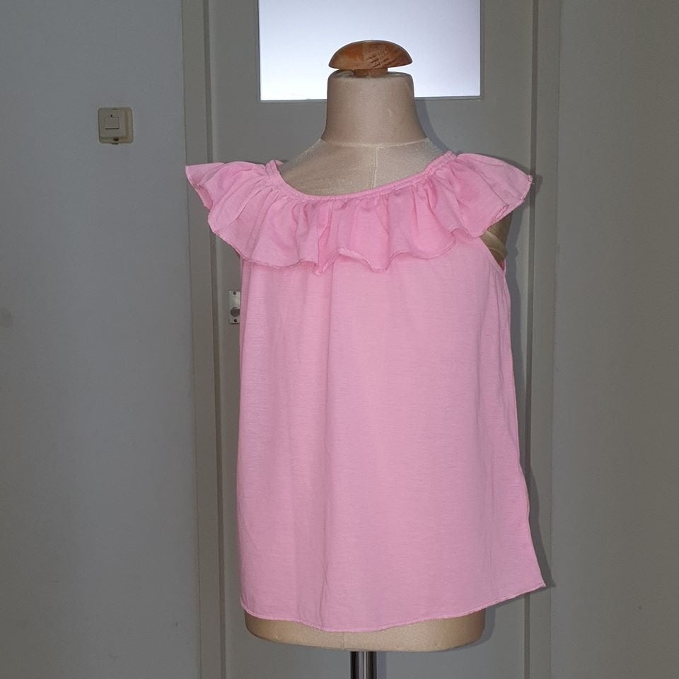 Roze topje met ruches voor meisjes maat 134, Kinderen en Baby's, Kinderkleding | Maat 134, Meisje, Ophalen of Verzenden, Zo goed als nieuw