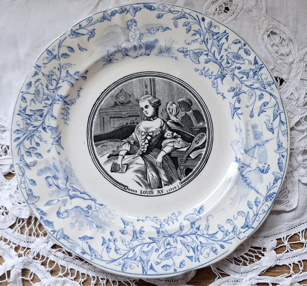 Antiek bordje "Sous Louis XV 1715" Longwy, Antiek en Kunst, Ophalen of Verzenden