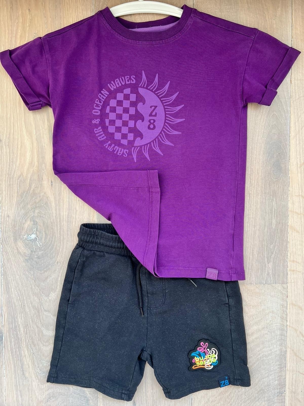 Z8 set: paars T-shirt en grijs shortje, Ophalen of Verzenden, Zo goed als nieuw, Jongen, Setje