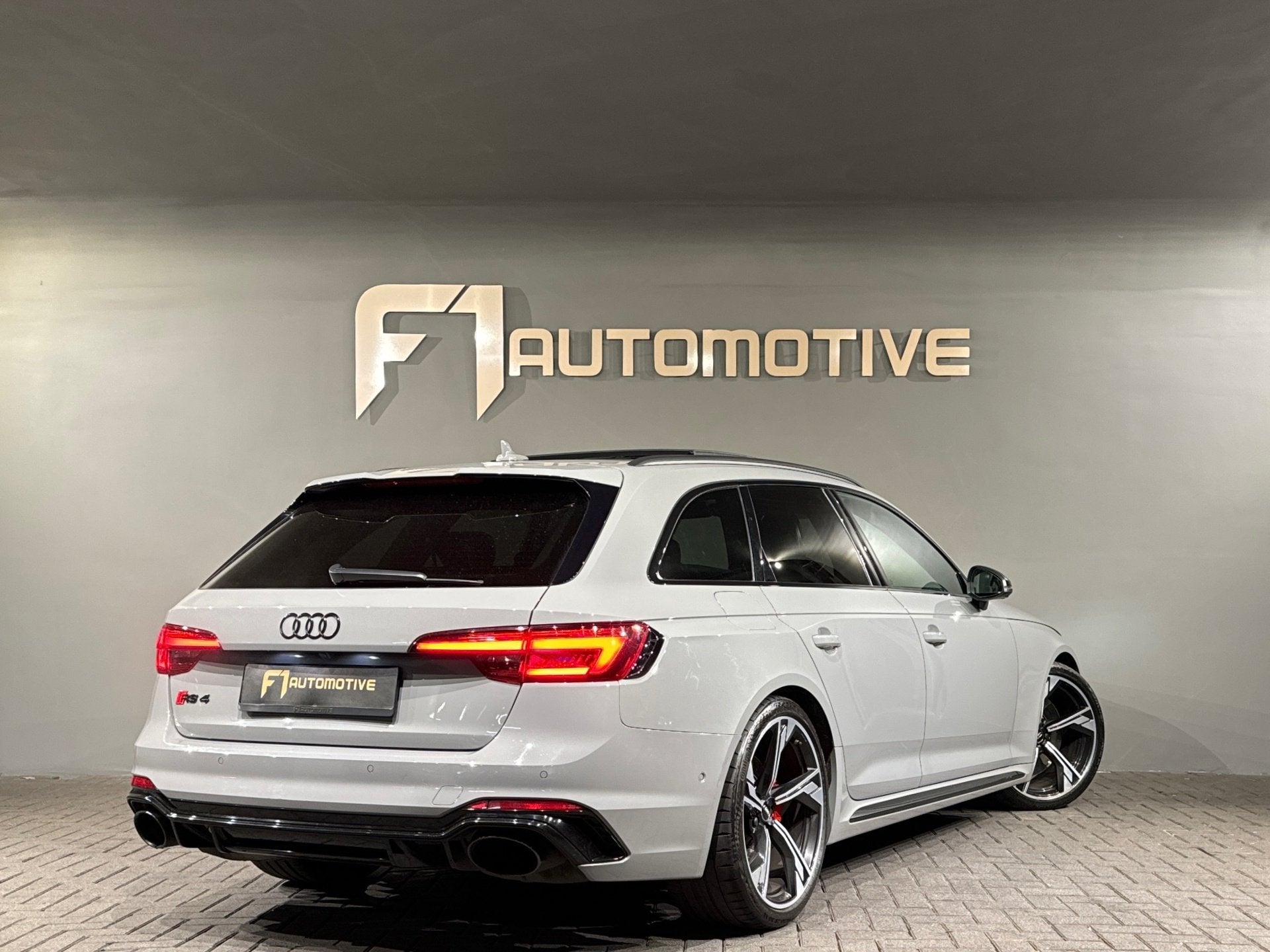 Audi RS4 Avant 2.9 TFSI Quattro Pano|HuD|B&O|Massage|360Cam, Auto's, Audi, Automaat, Gebruikt, Vierwielaandrijving, 6 cilinders