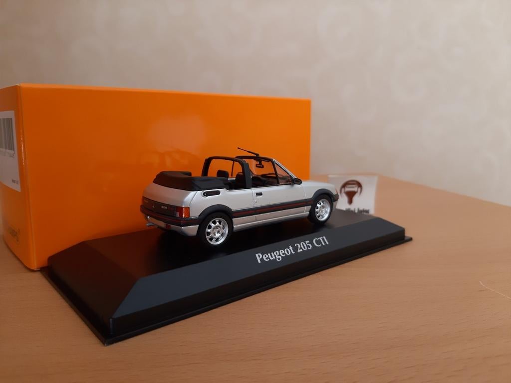 Peugeot 205 CTi Cabriolet 1990 Zilver Metall Maxichamps 1:43, Hobby en Vrije tijd, Modelauto's | 1:43, Overige merken, Auto, Nieuw