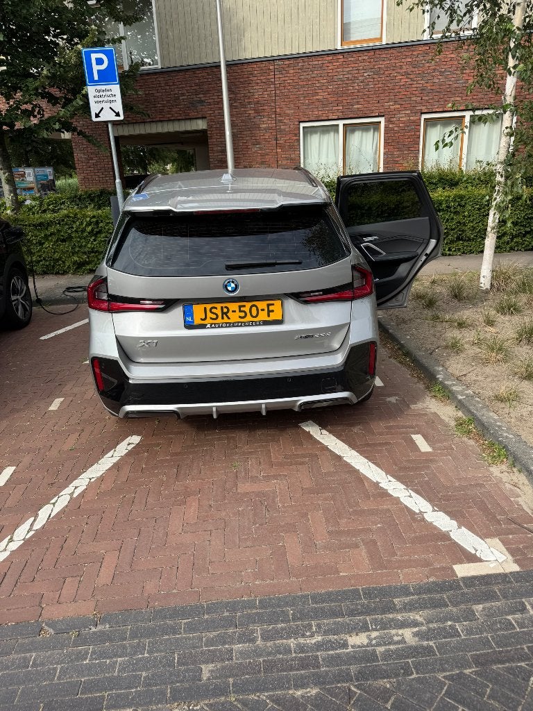 BMW X1 Xdrive25e 245pk 2025 Grijs, Auto's, BMW, 136 pk, Plug-in hybride, Overige kleuren, Vierwielaandrijving