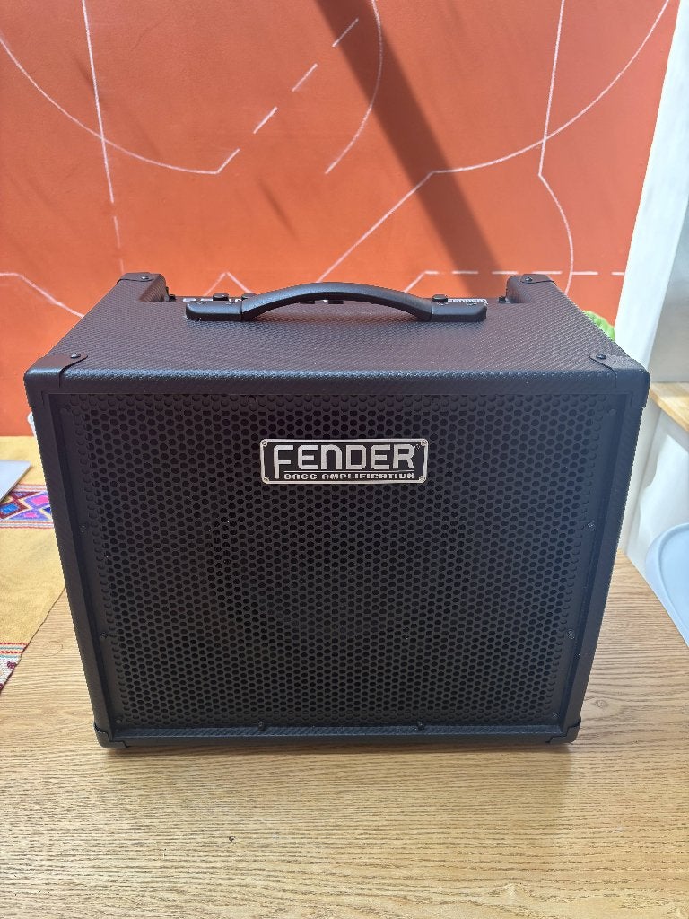 Fender Bronco 40 basversterker (zo goed als nieuw), Ophalen, Zo goed als nieuw, Basgitaar, Minder dan 50 watt