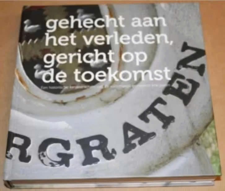 MARGRATEN (Gehecht aan het verleden, gericht op de toekomst), Ophalen of Verzenden, Zo goed als nieuw