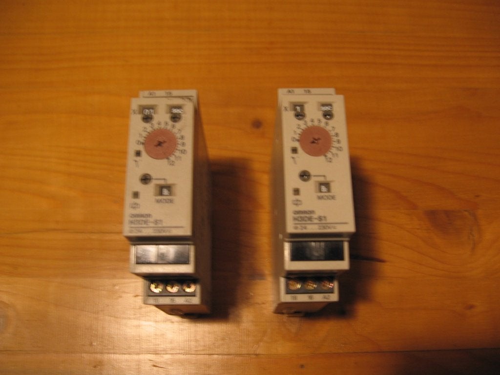 Omron timer H3DE-S1 tijdrelais., Ophalen of Verzenden, Gebruikt
