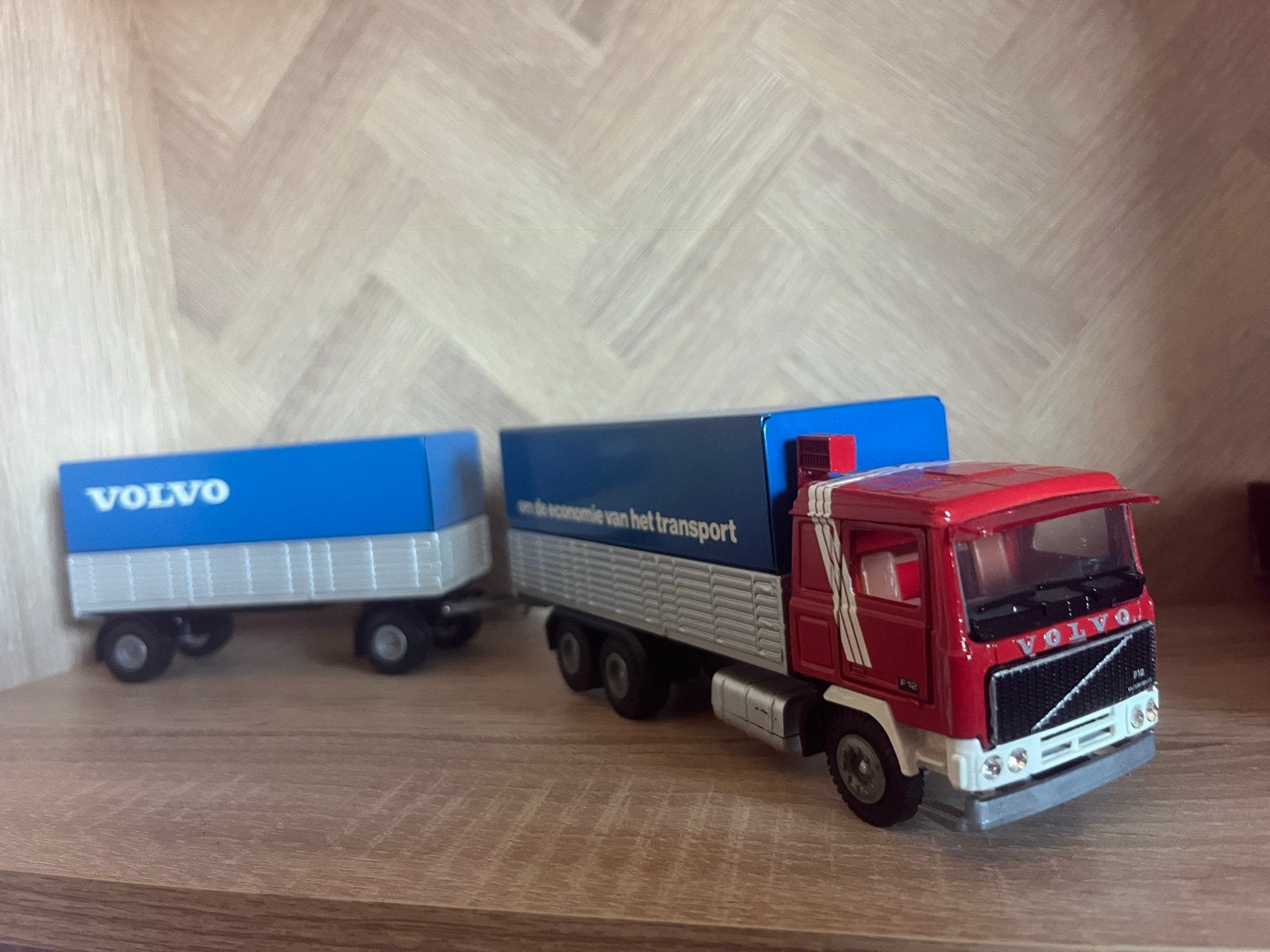 TEKNO zeldzame Volvo F12 vrachtwagen - Tekno Holland, Hobby en Vrije tijd, Modelauto's | 1:50, Ophalen of Verzenden, Zo goed als nieuw