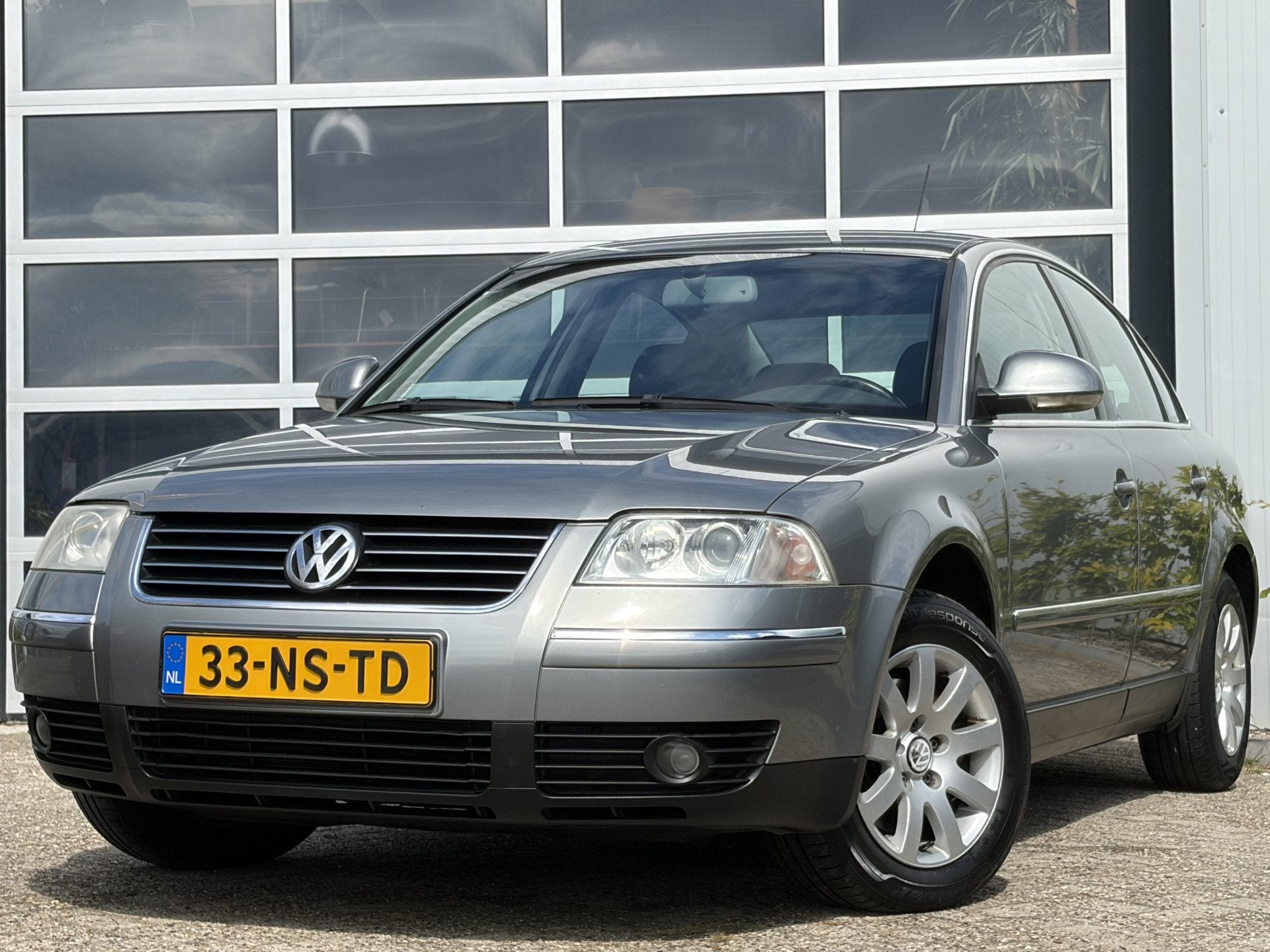 Volkswagen Passat 1.6 Arctic 102pk | Nieuwe motor 110.000km, Auto's, Gebruikt, Zwart, Sedan, Euro 4