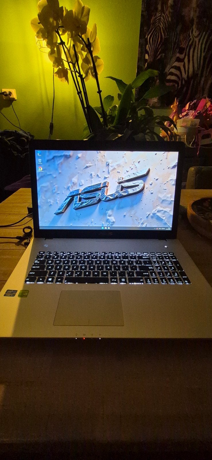 17 inch asus laptop, Computers en Software, Ophalen, Met videokaart, Asus, Qwerty