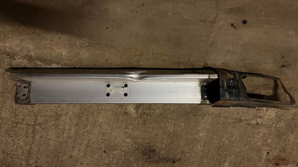 Nissan Navara D22 achterbumper, Ophalen, Gebruikt, Voor, Bumper
