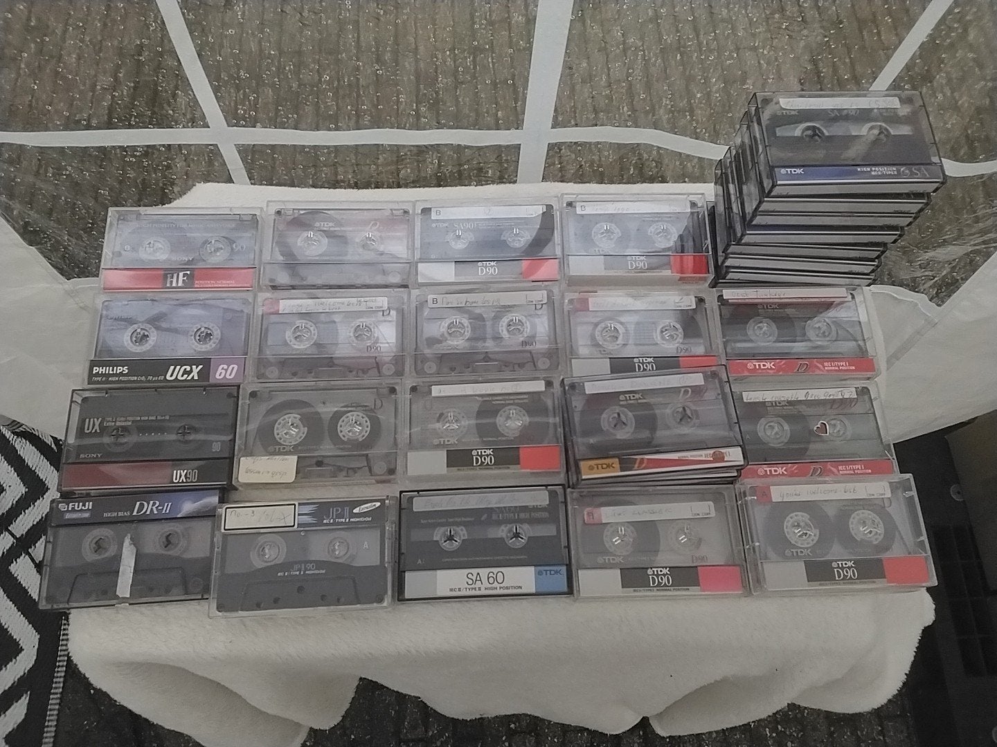 31 gebruikte cassettebandjes - diverse merken en types, Gebruikt, Ophalen of Verzenden, Voorbespeeld, Met bewaardoos, rek of koffer