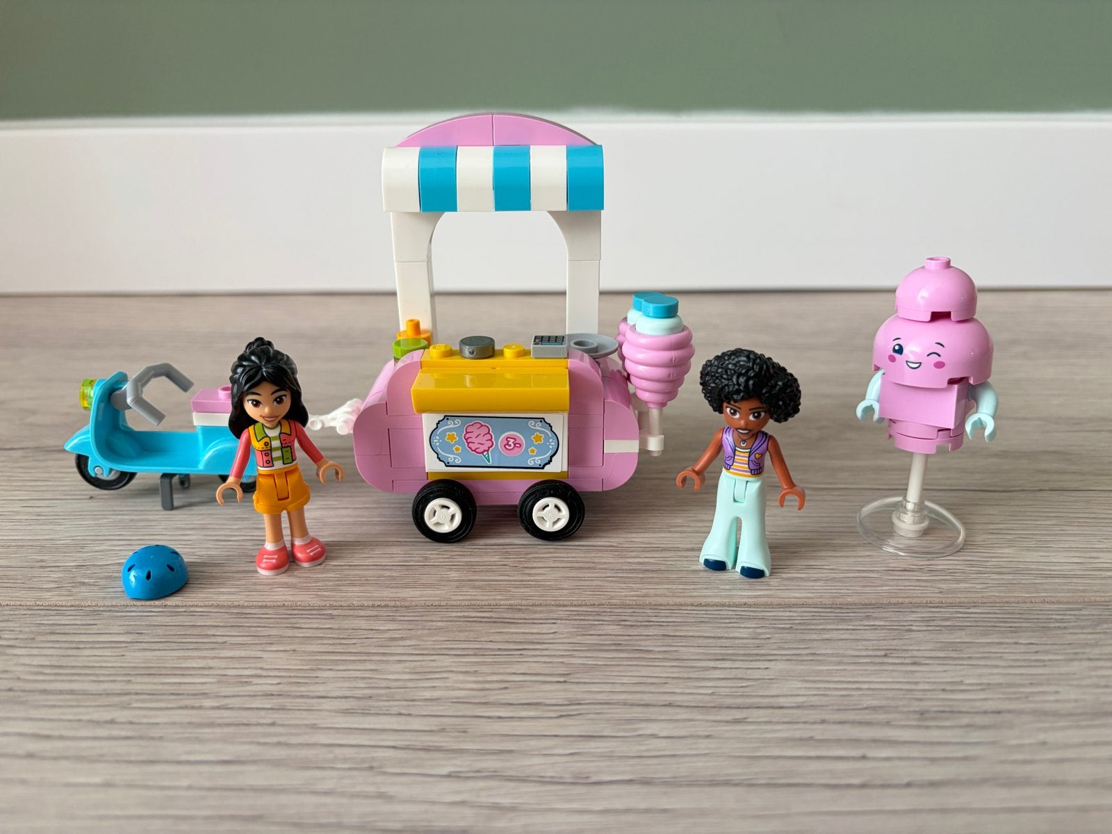 LEGO Friends 42643 - Suikerspinwagen met scooter en figuren, Lego, Friends, Ophalen of Verzenden, Zo goed als nieuw