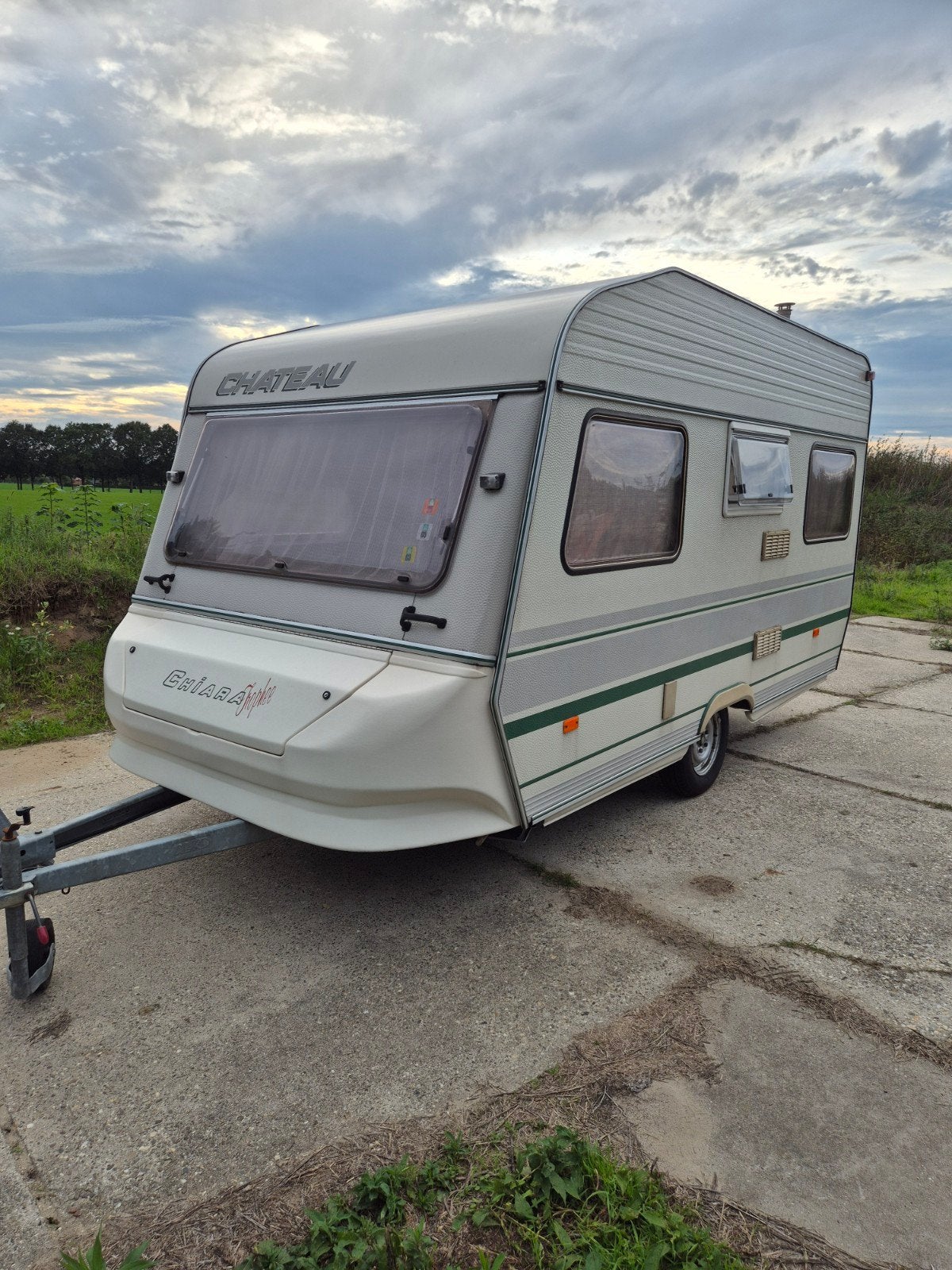 chateau chiarra 400, Caravans en Kamperen, Chateau, Koelkast, Treinzit, Particulier
